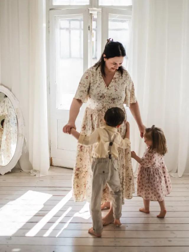 Elegant offwhite blommig klänning