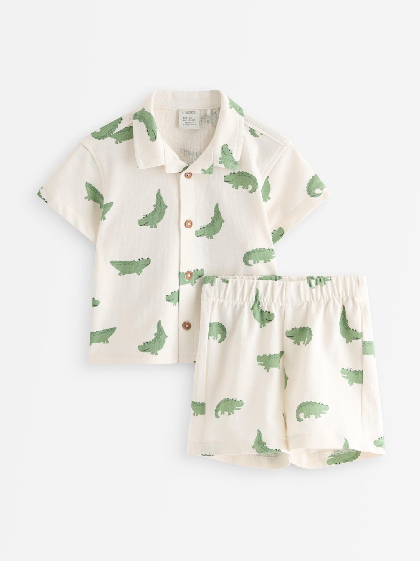 Stilrent set med skjorta och shorts