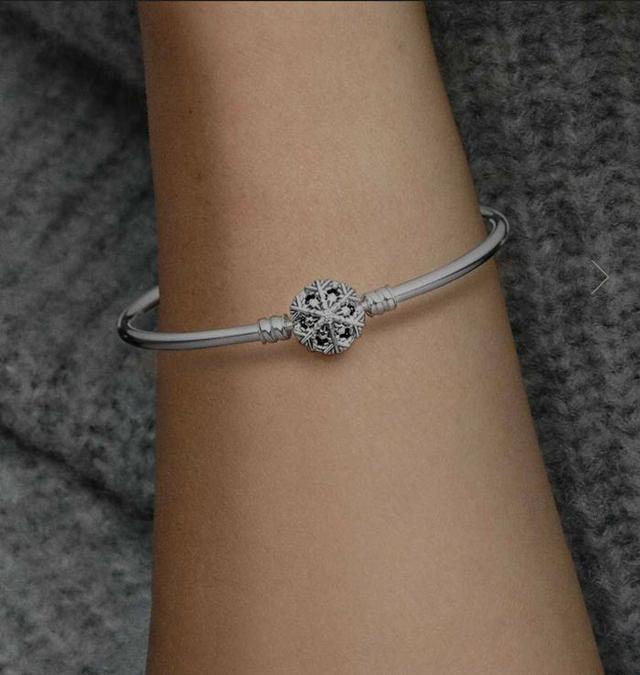 Sparkling Snowflake Clasp Pandora Bangle