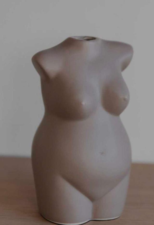 Juliet Beige Vas - Elegant Design