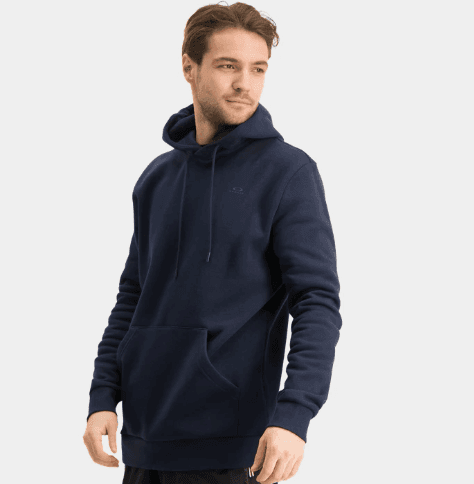 Hoodie för herr från Oakley för endast 180 kr!