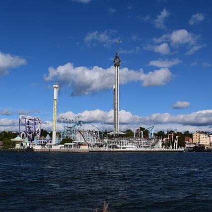 Nöjesparker priser 2026 – vad kostar Gröna Lund & Liseberg?