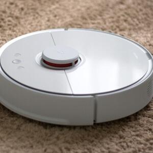 Köpguide: Hitta en bra robotdammsugare som tömmer sig själv